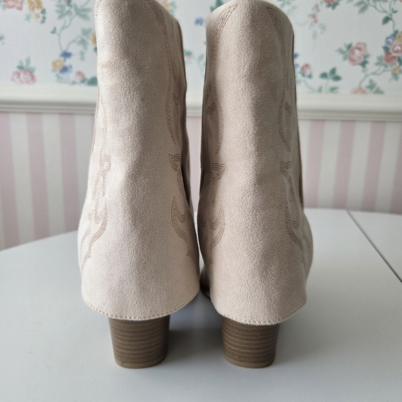NWOB Soda Gizmos Suede Western Cowgirl Boots Folded Cuffs Block Heel Beige 38 8 - Picture 5 of 7
